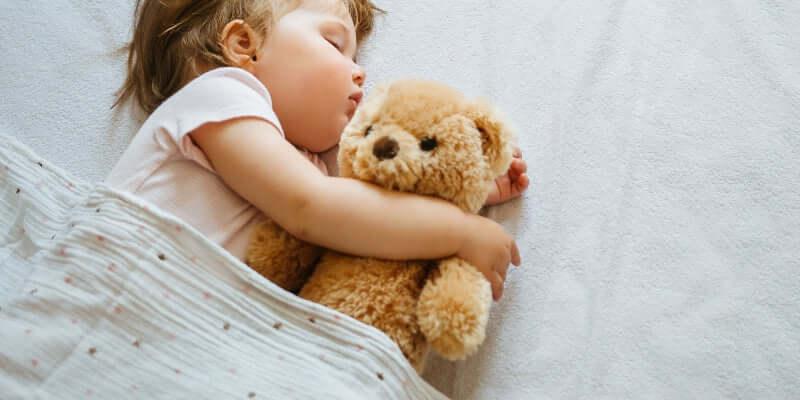 Couette bébé : quand et comment la choisir ? - Label Naturel