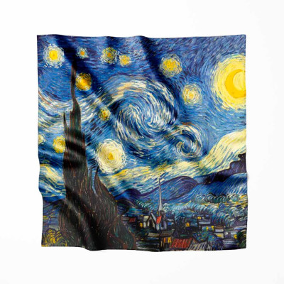 Carré de soie représentant le tableau de Van Gogh La Nuit Etoilée