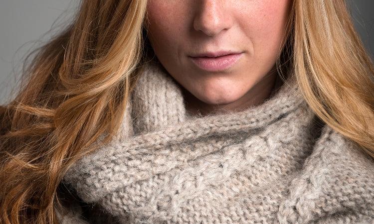 Quelles sont les différences entre une écharpe, une étole et un châle en laine ? - Label Naturel