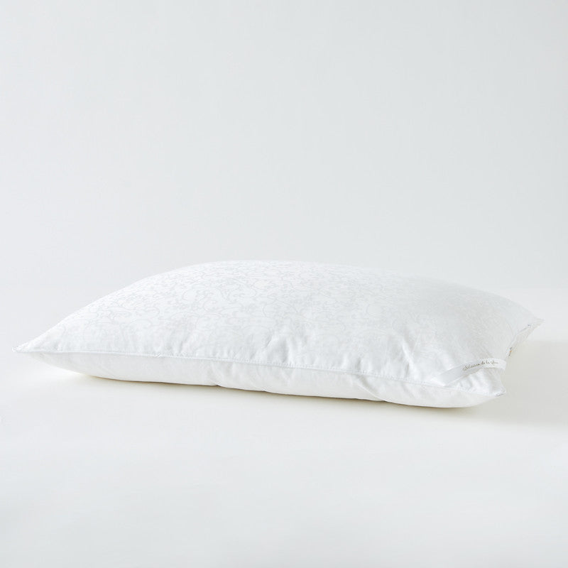 Almohada de carbón de seda y bambú.