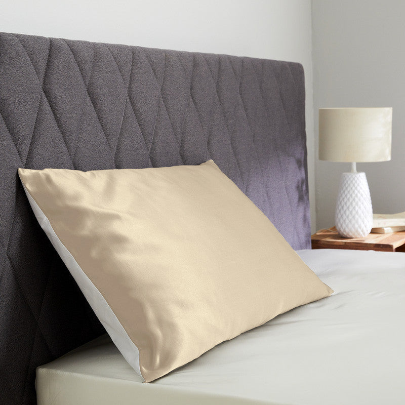 Funda de almohada de seda y algodón color caramelo