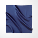 Pañuelo liso de seda azul marino
