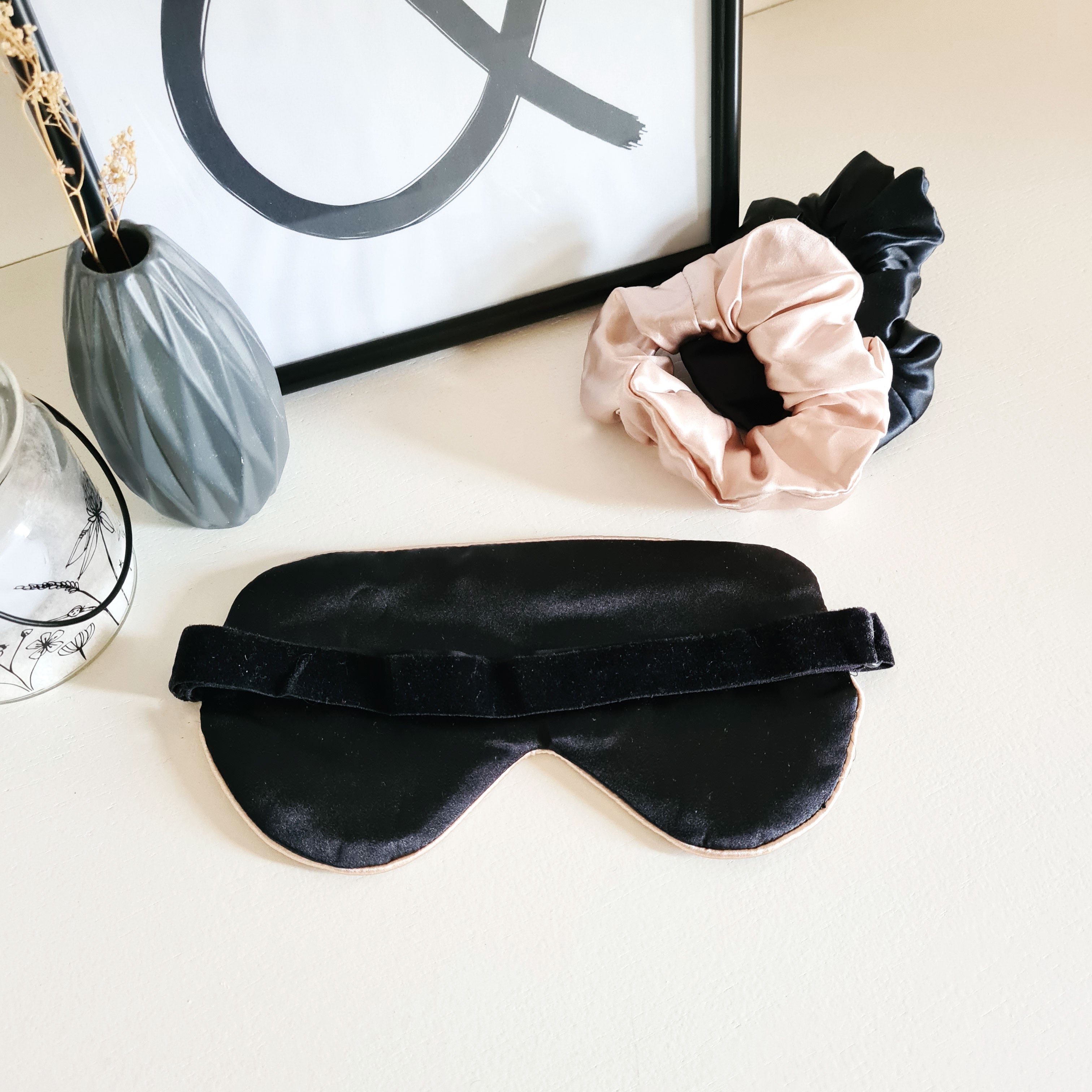 Black silk sleep mask with elastic caramel border